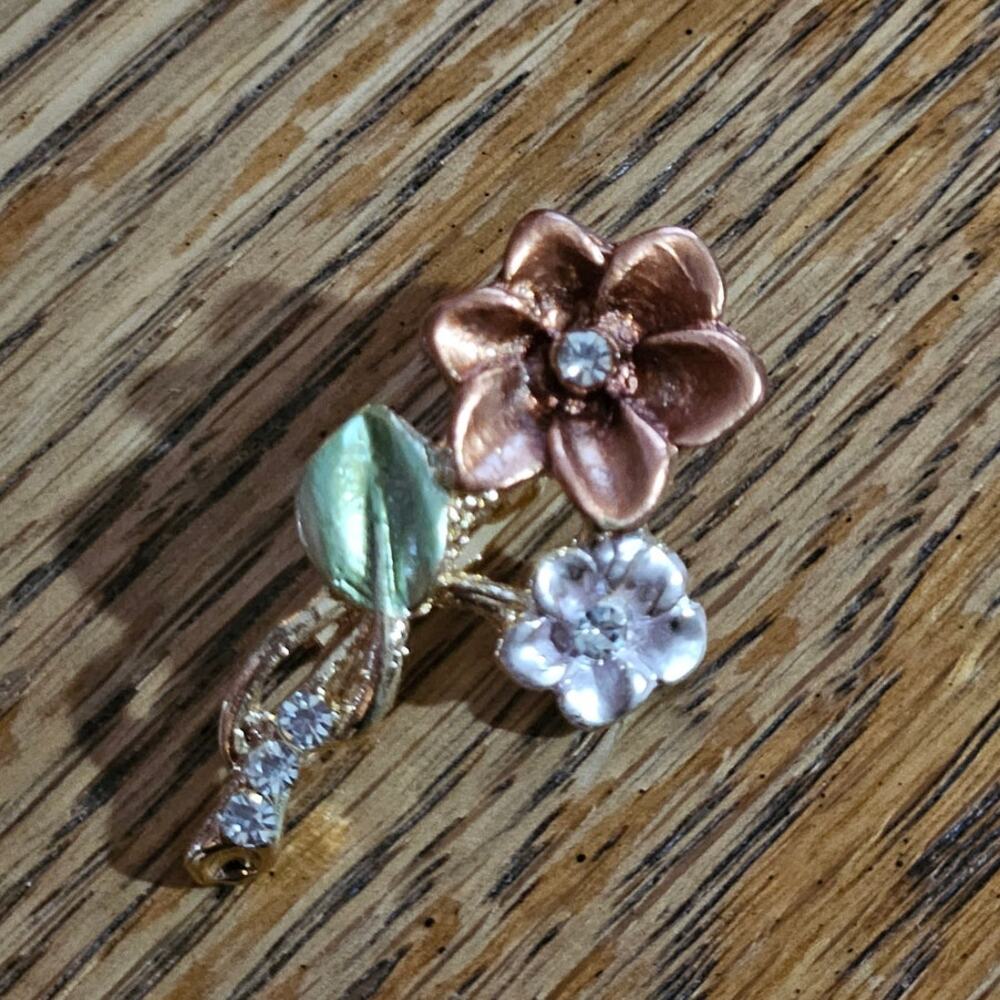 Boutique Retro Grannycore Small Flower Brooch ~ Sweet Accessory ~ Floral Accent